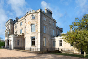 Photo of the exterior of Crossbasket Castle